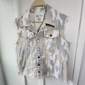 Kyla Seo MIKAILA VEST VINTAGE CAMO Embroidered Floral Raw Edges Size Small